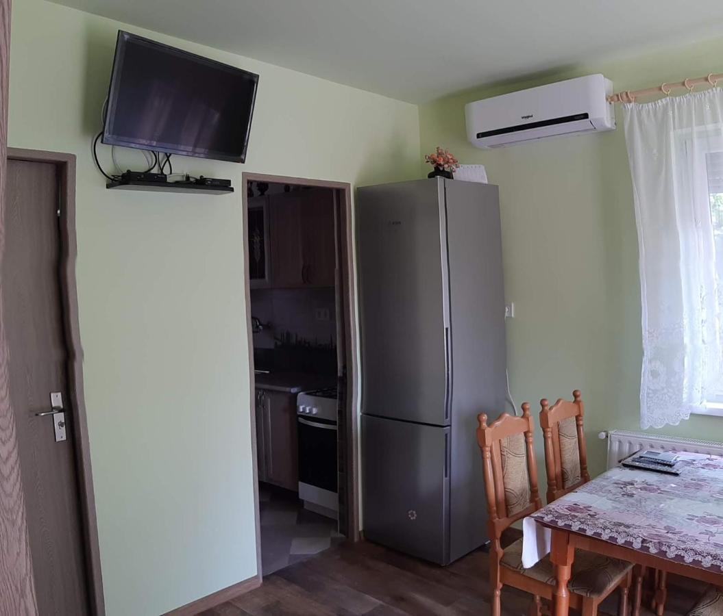 Rozsa Apartment Хайдусобосло Экстерьер фото
