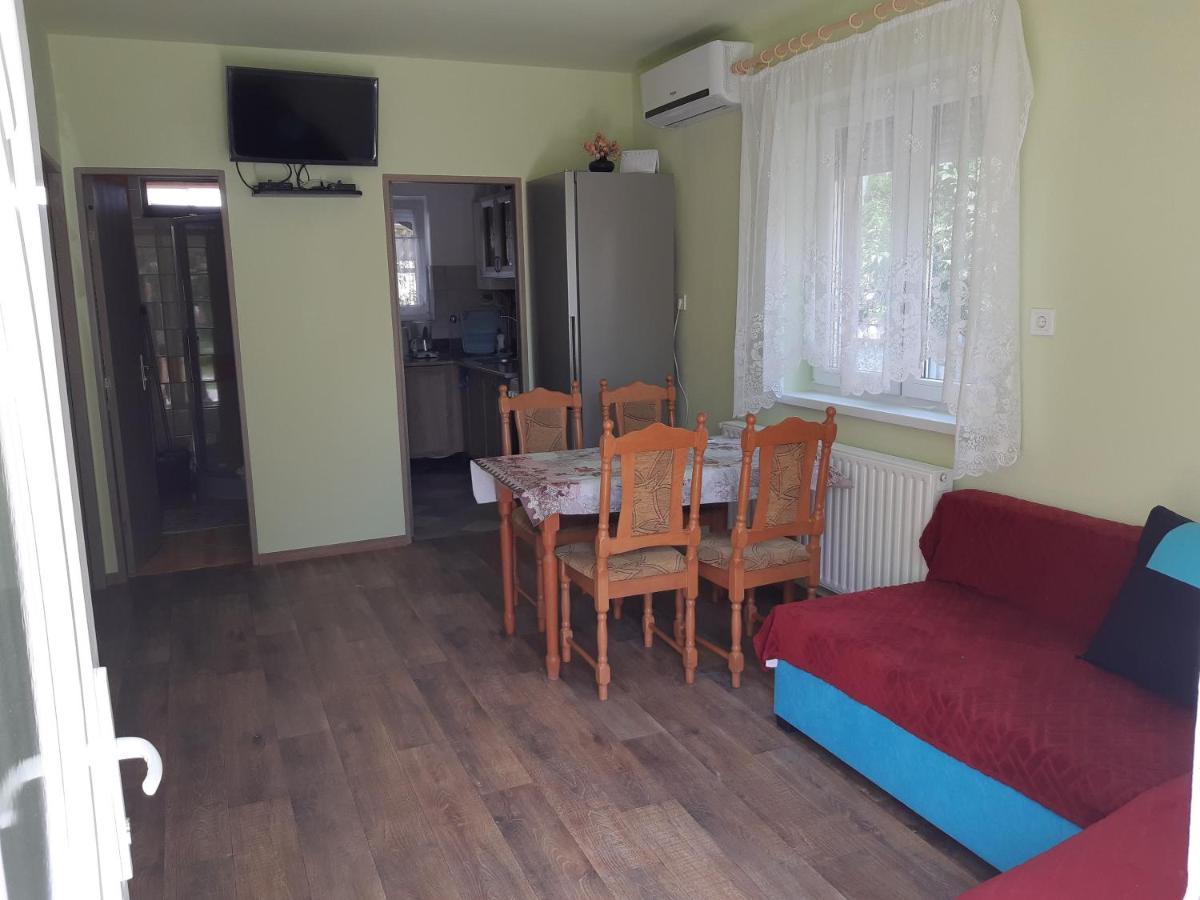 Rozsa Apartment Хайдусобосло Экстерьер фото
