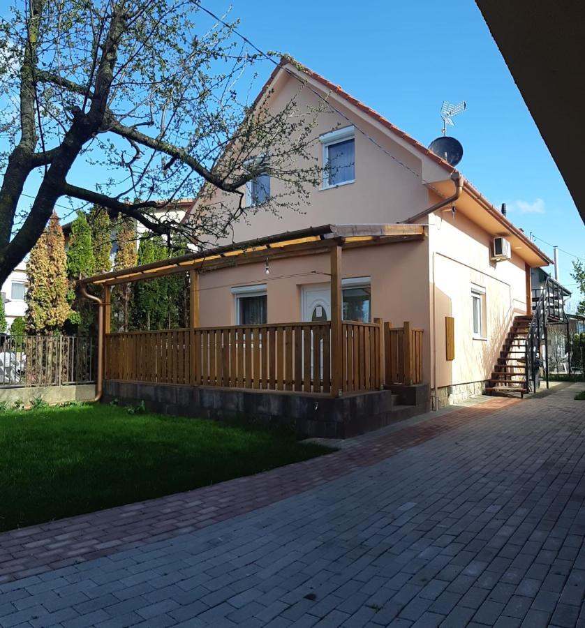 Rozsa Apartment Хайдусобосло Экстерьер фото