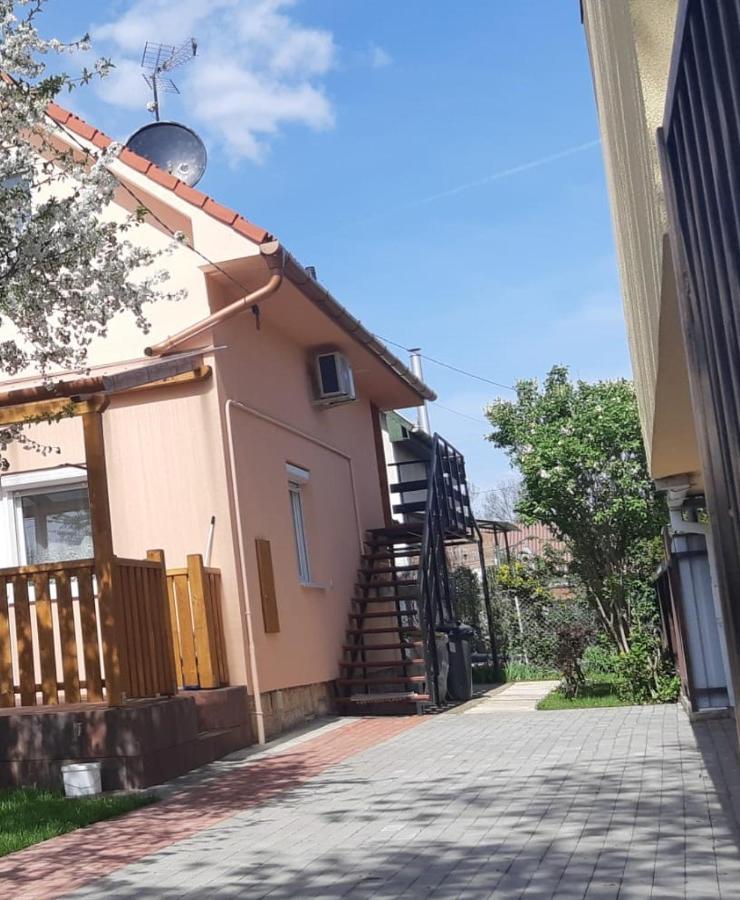 Rozsa Apartment Хайдусобосло Экстерьер фото
